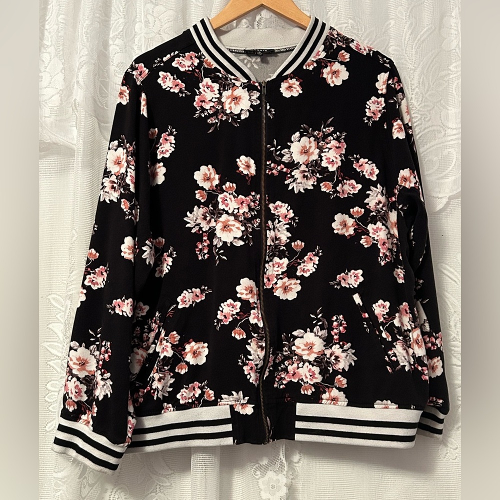 Torrid Floral Bomber Jacket Black Pink Zip Front Lightweight Size 3 Plus Size - Picture 2 of 7